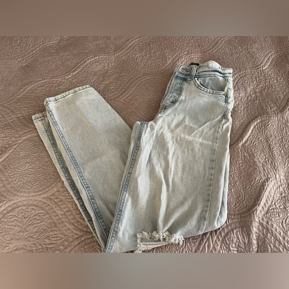 Wild Fable Women’s Light Washed Distressed Straight Jeans Super High Rise